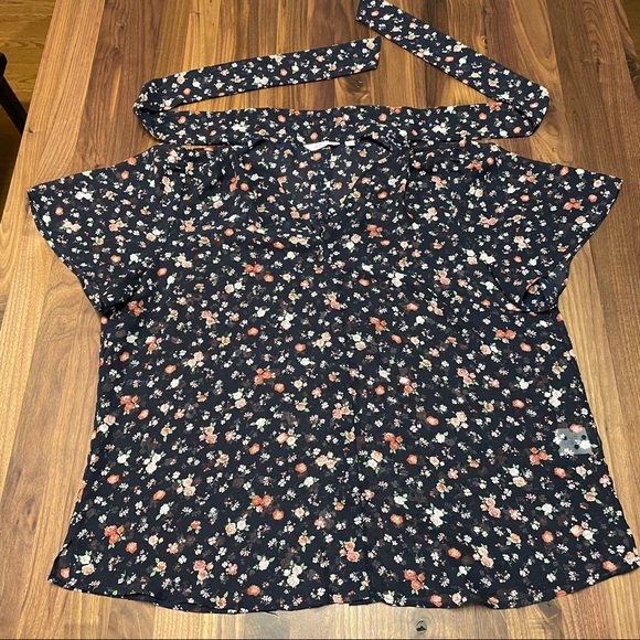 Ok100% polyester blouse, navy blue, floral, Reitmans, size XL - Picture 2 of 9